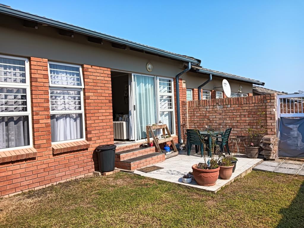 Newly-painted two-bedroom townhouse in Meadowlark, Beacon Bay