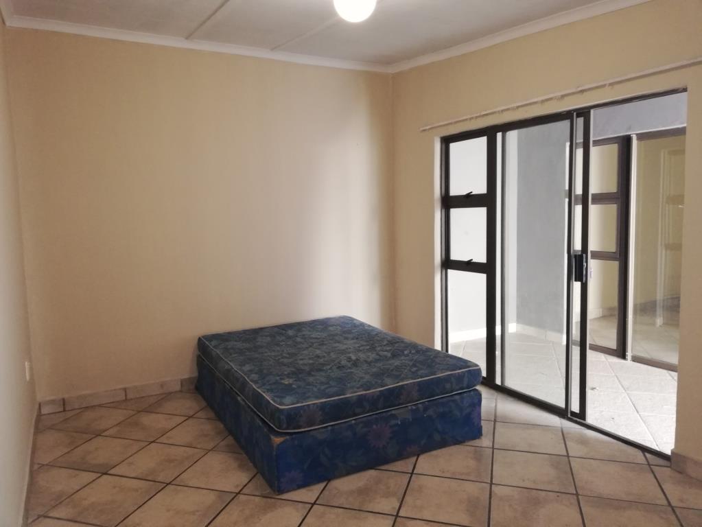 Comfortable room to rent in Currie Street, Quigney