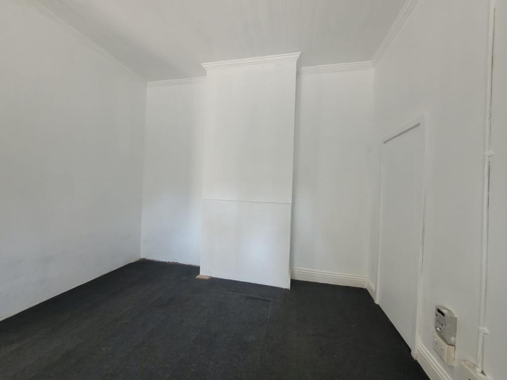 Neat Room to rent in St James Road, Southernwood