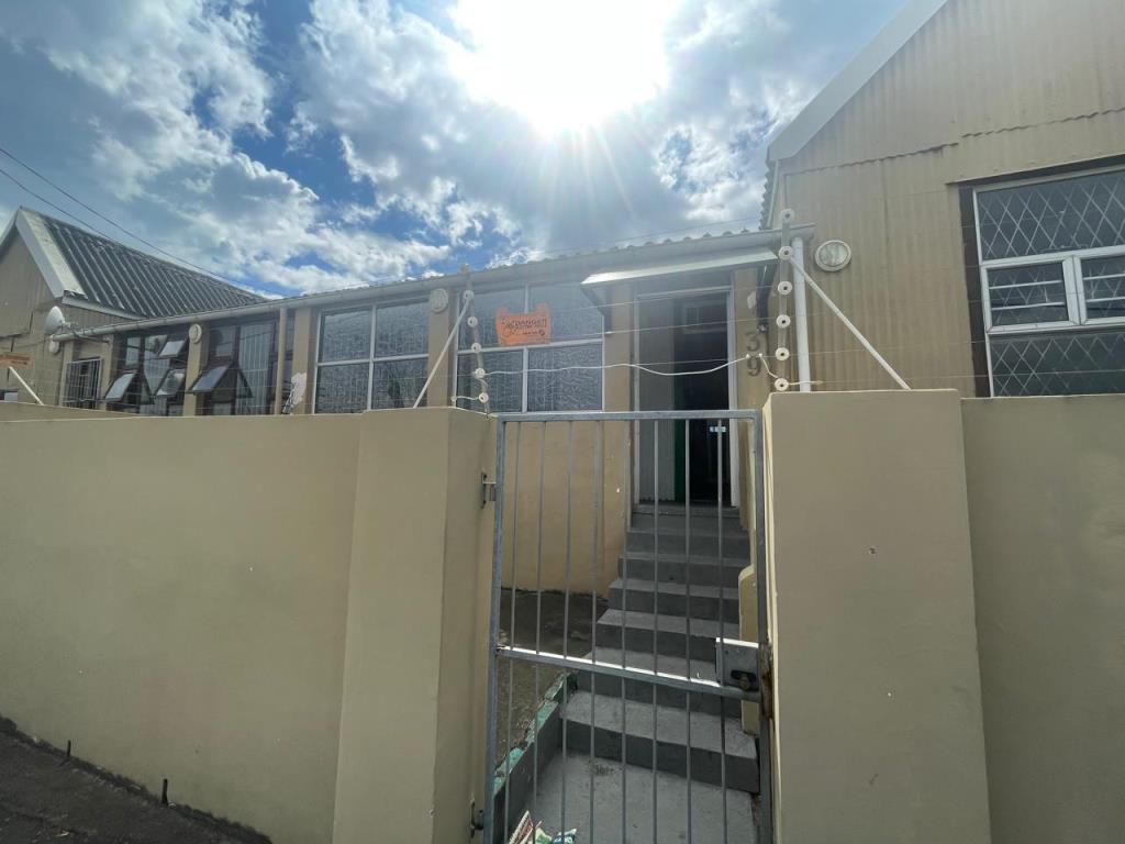 Affordable room to rent in Signal Road, Quigney