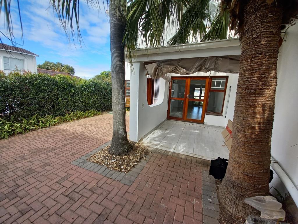 Well-maintained three-bedroom townhouse in Shamrock Sands, Beacon Bay