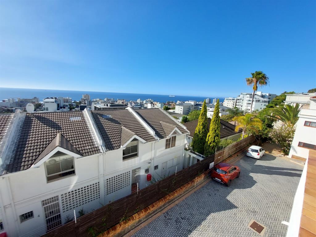 Furnished studio apartment to let in Sea Point