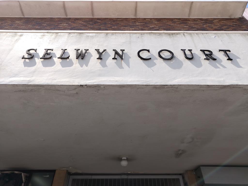 Centrally Located 1-Bedroom Flat for Rent - Southernwood