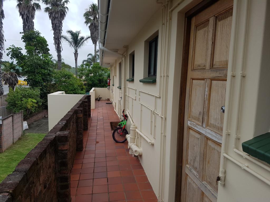 Well-maintained one-bedroom townhouse in Palm Grove, Gonubie