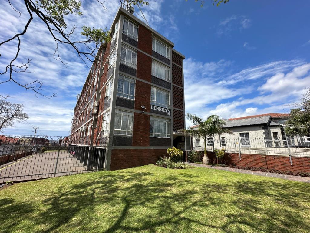 Two bedroom available in Glenwood Durban  with under cover parking