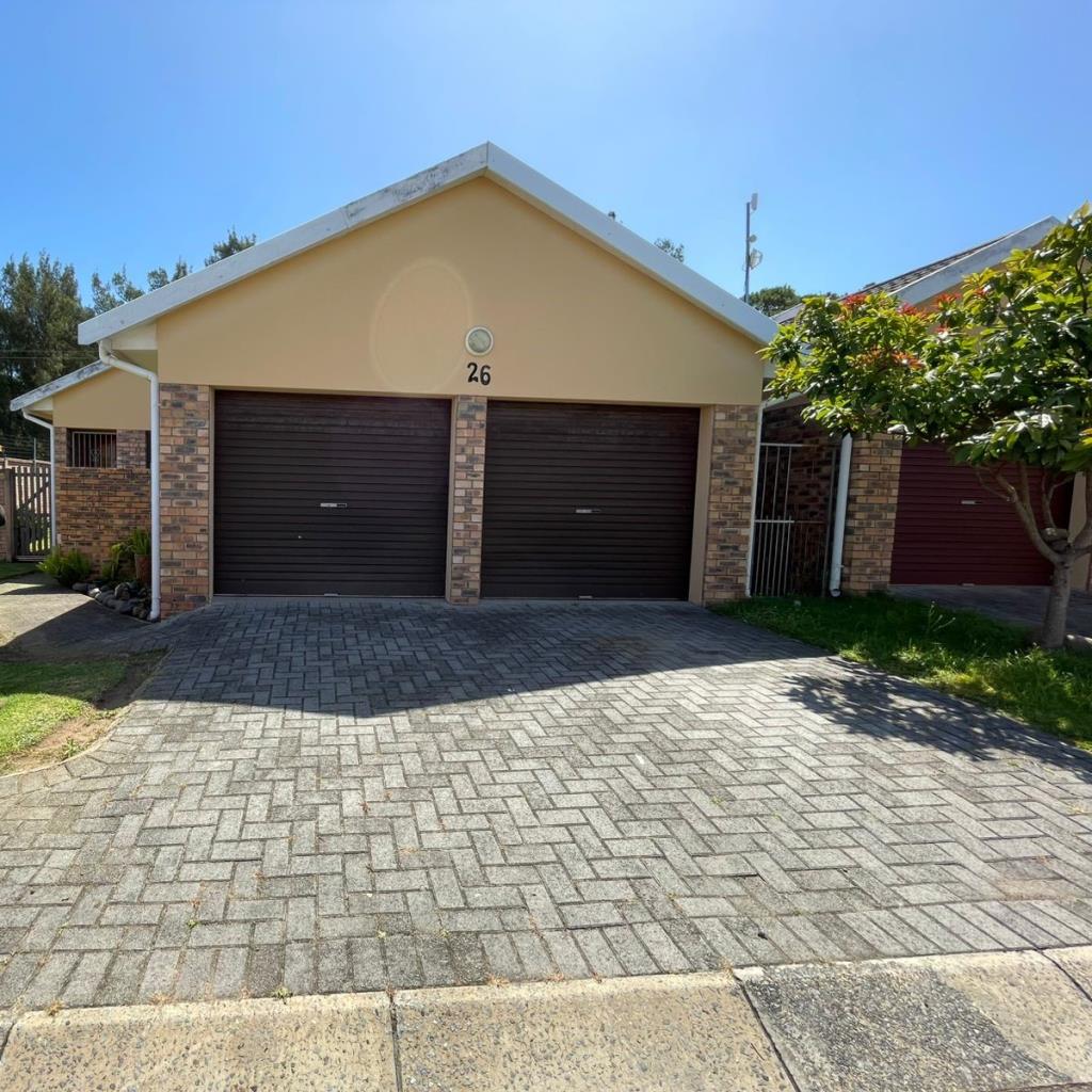 Secure two-bedroom townhouse in Coolray Place, Gonubie