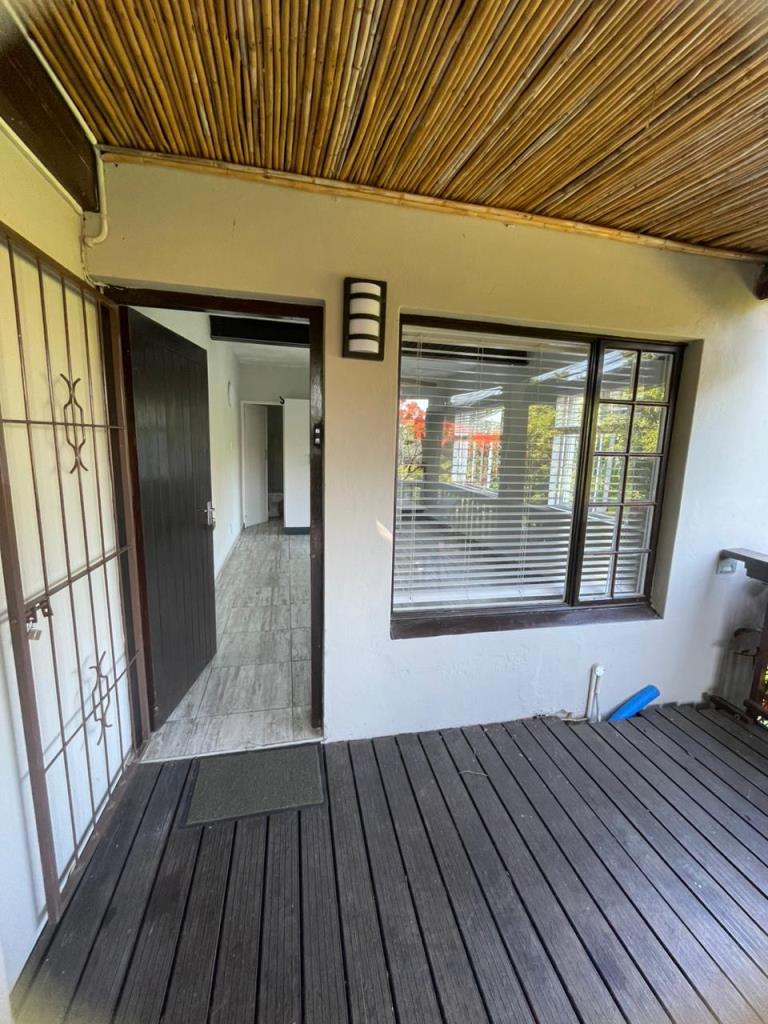 Picturesque Bachelor Flat in George Randall Drive, Gonubie