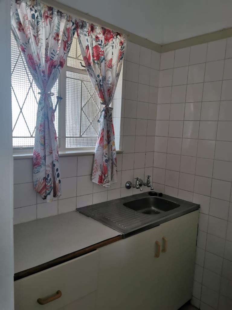 Neat room to rent in Chadbert Court, Quigney