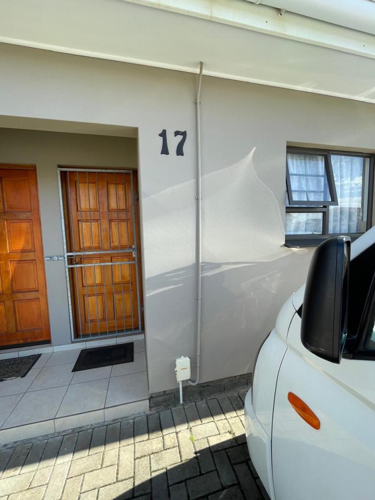 Modern two-bedroom townhouse to rent in Skyla Place, Gonubie