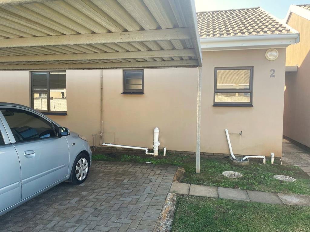 Neat two-bedroom townhouse in Dayna Crescent, Gonubie 