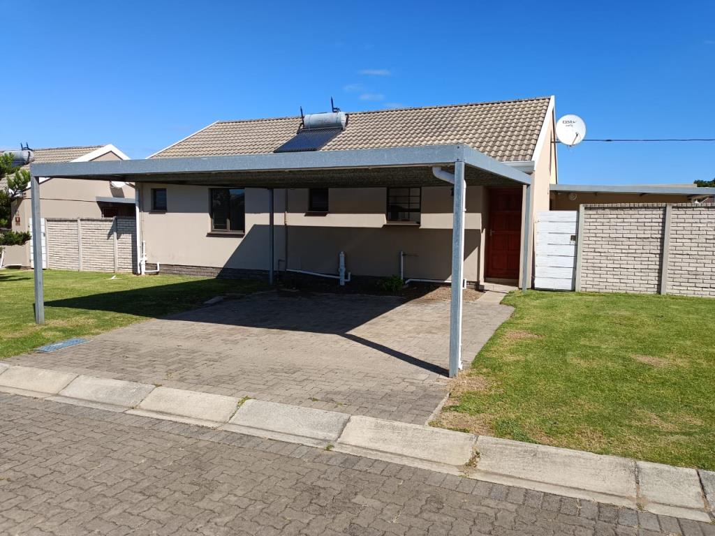 Beautiful 3 Bedroom Townhouse in Laila Sands, Gonubie