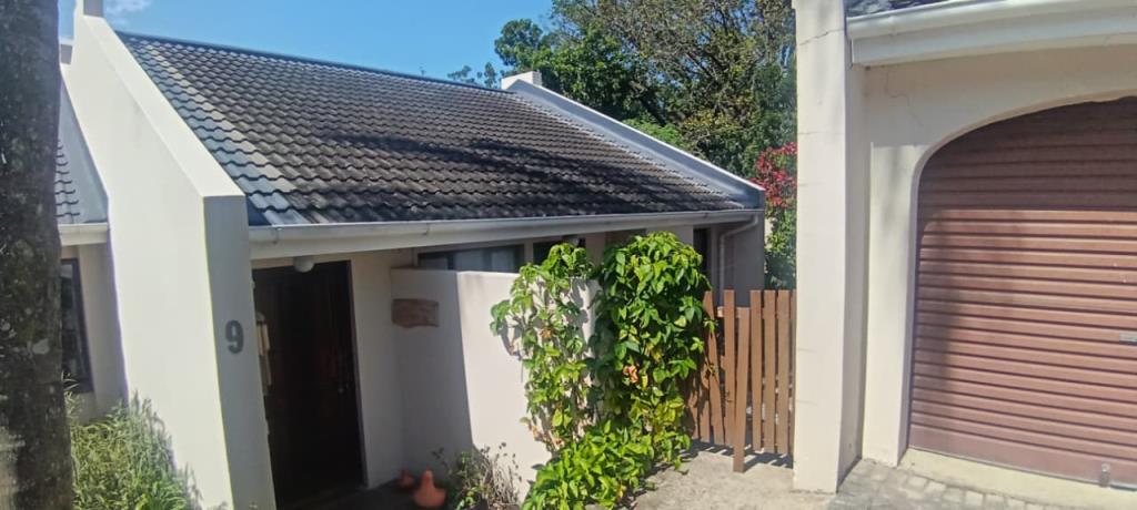 Neat 2 Bedroom Townhouse for Rent in Pinewood, Vincent