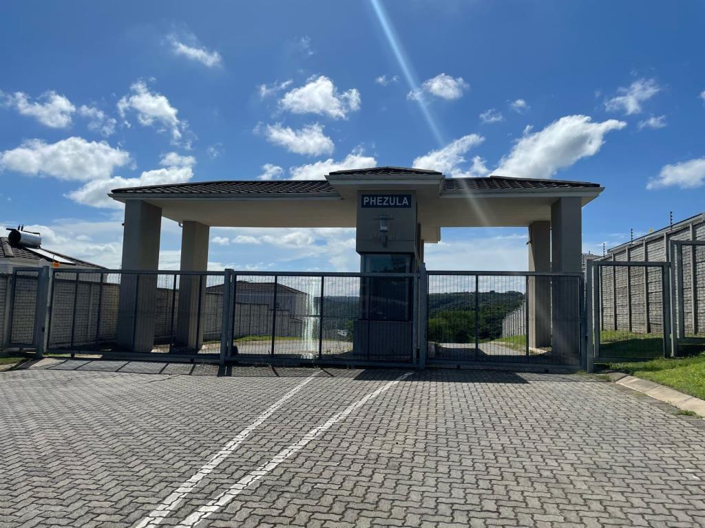 Well-maintained three-bedroom townhouse in Phezula Views, Nahoon Valley Park