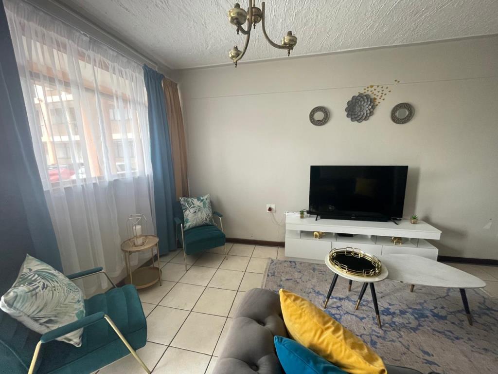 Bright two-bedroom flat in Charlyn Court, Southernwood