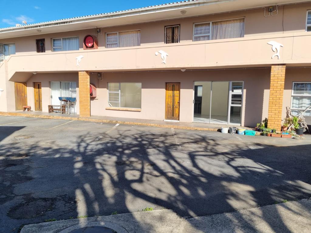 Spacious two-bedroom flat in La Chari, Gonubie