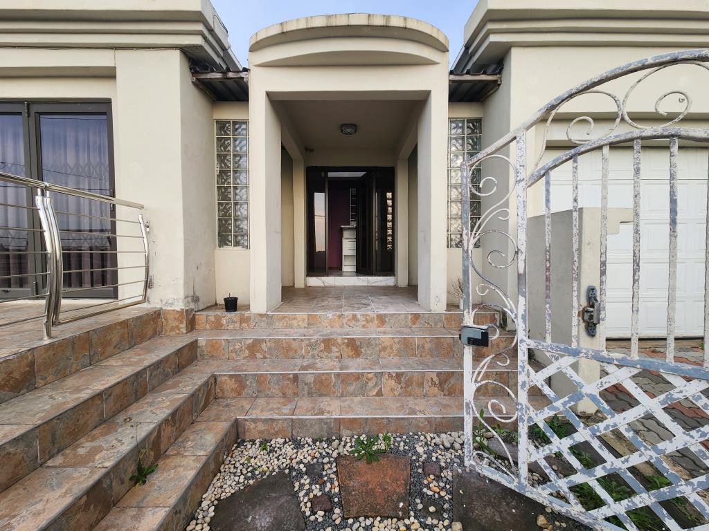 Exquisite four-bedroom house in Sunnyside Road, Haven Hills