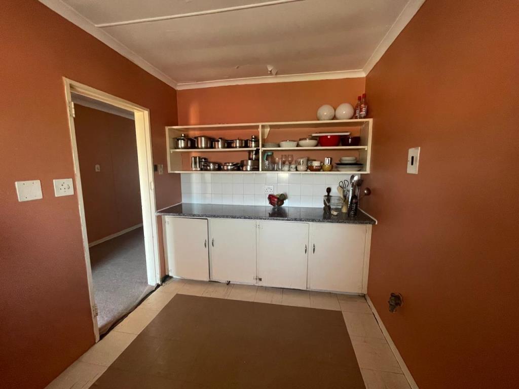 Neat two-bedroom flat in Elamcon Court, Amalinda