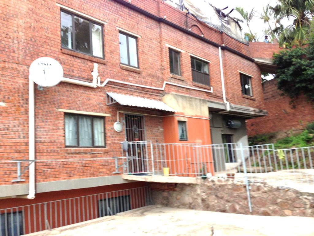 LOVELY 2 BEDROOM FLATS IN CHATSWORTH AT A BLOCK CALLED GLOBE TERRACE 