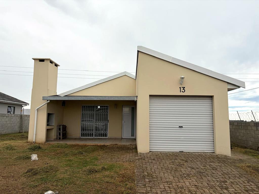 Stunning three-bedroom house to rent in Black Eagle Street, Gonubie