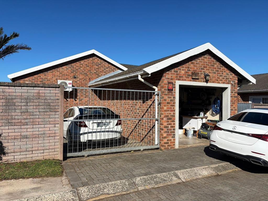 Comfortable 2-Bedroom Townhouse Living in Secure Raychelle Rise