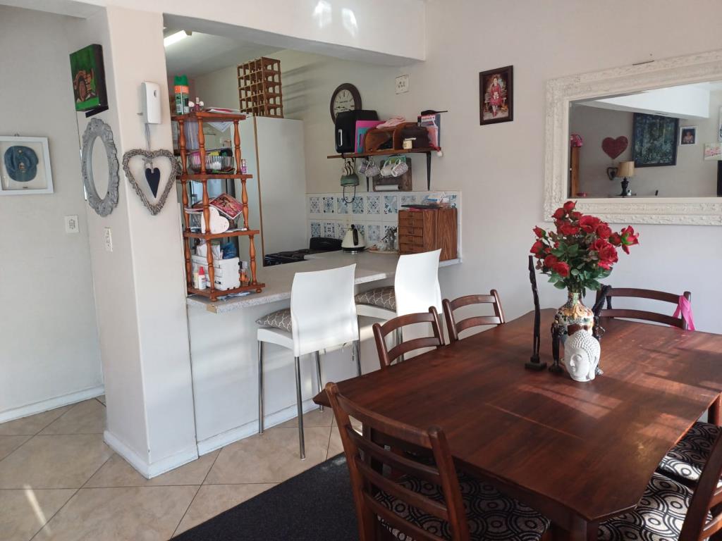 Well-maintained three-bedroom duplex in Village Glen, Bonza Bay